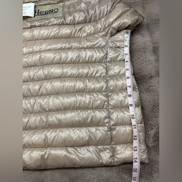 HERNO Gold-tone lurex short sleeve puffer jacket 42 - Picture 12 of 17